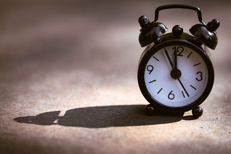Mindful breaks w 5 minut: szybkie sposoby na relaks i poprawę koncentracji